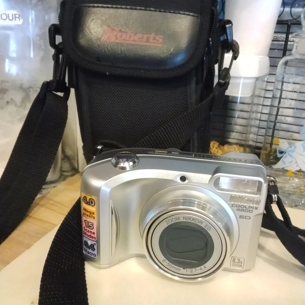 Nikon Coolpix 4800 ED Camera